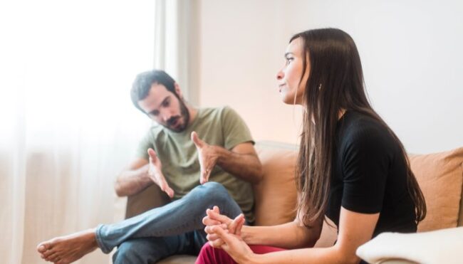 narcissistic-gaslighting-is-a-terrifying-combo:-7-signs-you’re-dealing-with-it