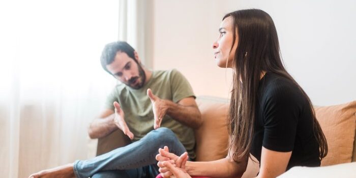 narcissistic-gaslighting-is-a-terrifying-combo:-7-signs-you’re-dealing-with-it