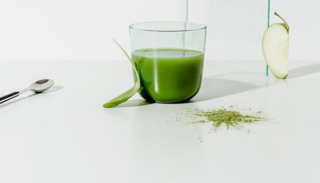 you-don’t-need-a-juicer-to-make-this-nutritious-2-ingredient-green-juice you-don’t-need-a-juicer-to-make-this-nutritious-2-ingredient-green-juice