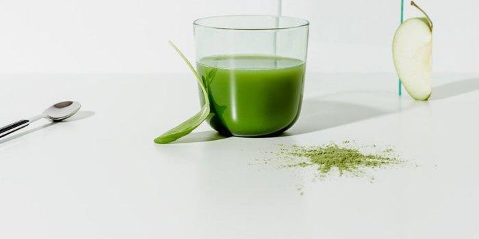 you-don’t-need-a-juicer-to-make-this-nutritious-2-ingredient-green-juice you-don’t-need-a-juicer-to-make-this-nutritious-2-ingredient-green-juice