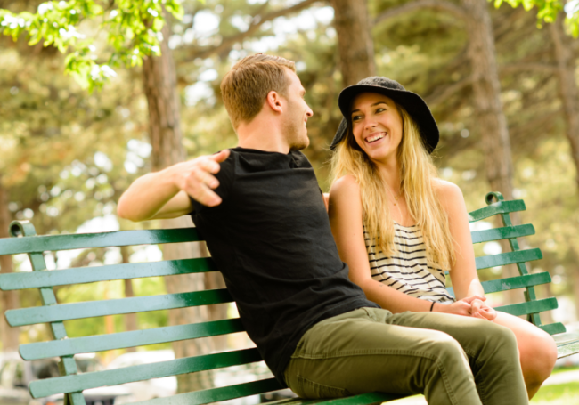 the-couples-question-game:-201-dynamic-questions-to-spark-deep-connections-between-couples