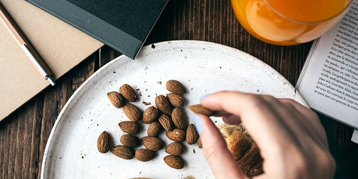 new-research-shows-how-to-snack-for-better-blood-sugar-control new-research-shows-how-to-snack-for-better-blood-sugar-control