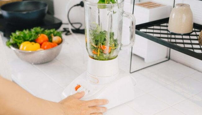 stuck-in-a-smoothie-rut?-try-these-tips-to-add-flavor-&-nutrients