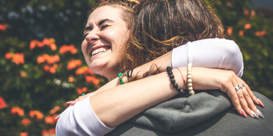 7-unexpected-reasons-why-girls-hug-guys-around-the-neck 7-unexpected-reasons-why-girls-hug-guys-around-the-neck