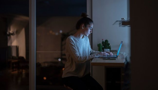 4-ways-to-tune-out-distractions-&-improve-focus,-from-a-neuroscience-expert 4-ways-to-tune-out-distractions-&-improve-focus,-from-a-neuroscience-expert