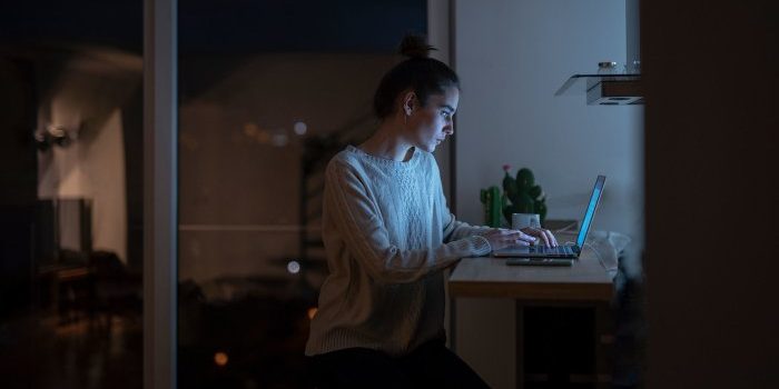4-ways-to-tune-out-distractions-&-improve-focus,-from-a-neuroscience-expert 4-ways-to-tune-out-distractions-&-improve-focus,-from-a-neuroscience-expert