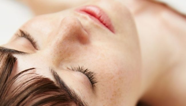 hold-on:-this-lash-enhancing-trick-can-actually-make-dark-circles-worse hold-on:-this-lash-enhancing-trick-can-actually-make-dark-circles-worse