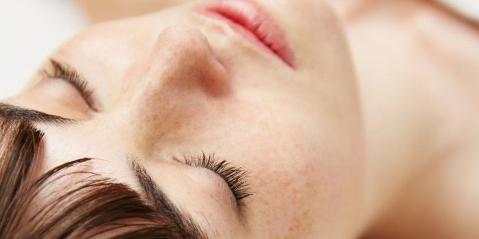 hold-on:-this-lash-enhancing-trick-can-actually-make-dark-circles-worse hold-on:-this-lash-enhancing-trick-can-actually-make-dark-circles-worse