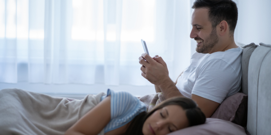 is-sexting-really-cheating?-13-things-you-need-to-know is-sexting-really-cheating?-13-things-you-need-to-know