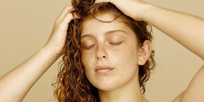3-telltale-signs-you-should-use-a-scalp-serum-+-what-to-look-for