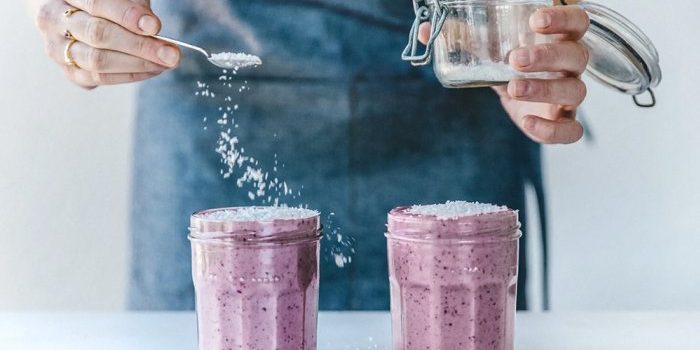 stave-off-hunger-with-this-fiber-rich-wild-blueberry-&-oat-smoothie