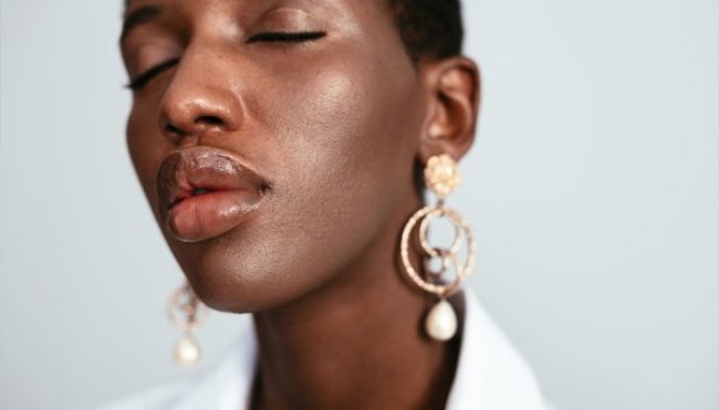 lips-lose-volume-&-literally-deflate-with-age-—-how-to-stop-it lips-lose-volume-&-literally-deflate-with-age-—-how-to-stop-it