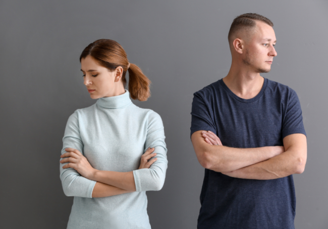 15-body-language-cues-that-reveal-a-couple-is-unhappily-married 15-body-language-cues-that-reveal-a-couple-is-unhappily-married
