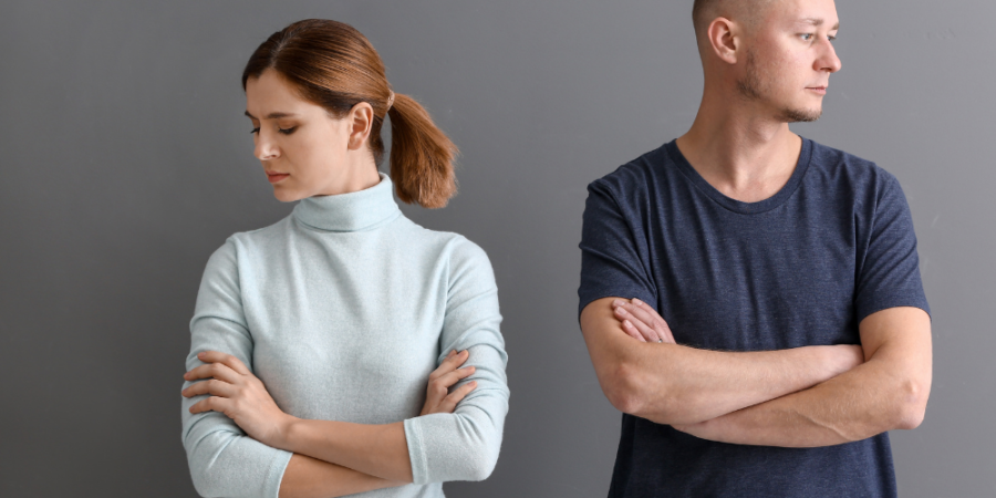 15-body-language-cues-that-reveal-a-couple-is-unhappily-married 15-body-language-cues-that-reveal-a-couple-is-unhappily-married