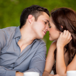 should-you-kiss-on-the-first-date?-11-things-to-consider-before-you-decide