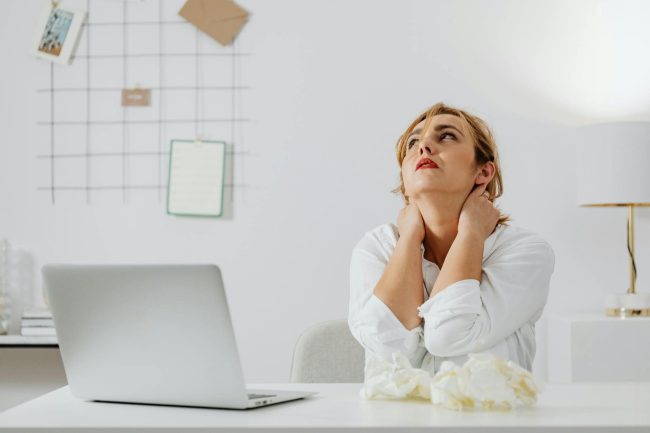 cognitive-overload-symptoms:-15-warning-signs-your-brain-is-overwhelmed-(and-how-to-fix-it)