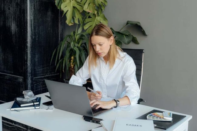 what-is-attention-residue?-the-hidden-focus-killer-that’s-sabotaging-your-productivity