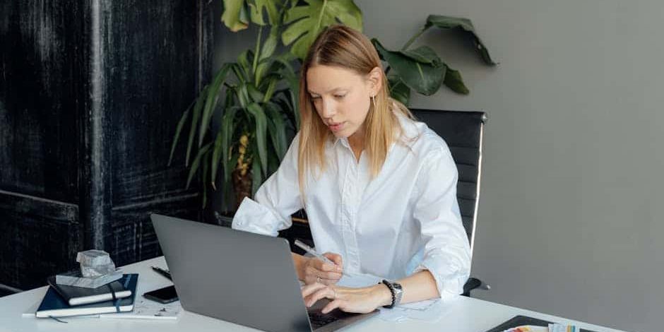 what-is-attention-residue?-the-hidden-focus-killer-that’s-sabotaging-your-productivity what-is-attention-residue?-the-hidden-focus-killer-that’s-sabotaging-your-productivity